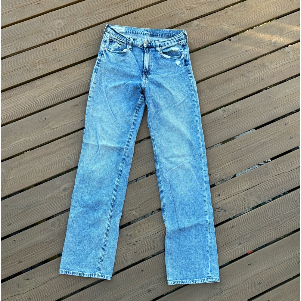 TRENDY baggy mid rise jeans!